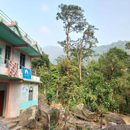 Odyssey Stays Nongriat - 3Kms Trek From Main Road チェラプンジ エクステリア 写真