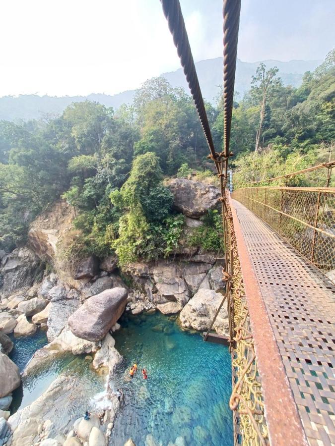 Odyssey Stays Nongriat - 3Kms Trek From Main Road チェラプンジ エクステリア 写真